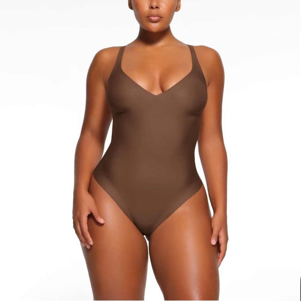 NWT Skims Body Unlined Plunge Thong Bodysuit Cocoa L
